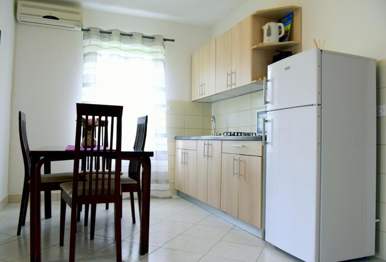 James Bond Apartments Palit エクステリア 写真